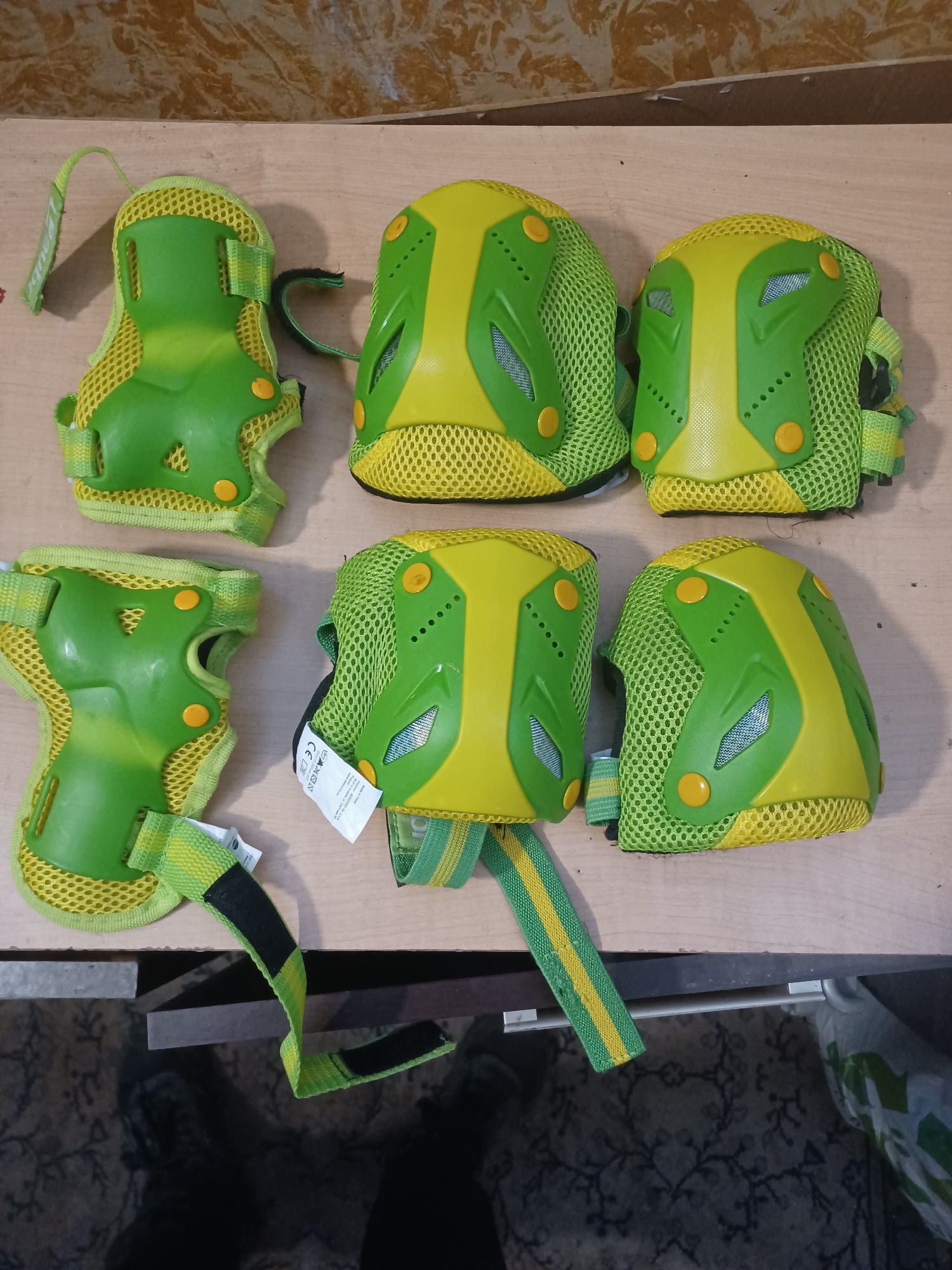 ochraniacze na rolki rozmiar M/L plus plecak,kask regulowany do 52 cm