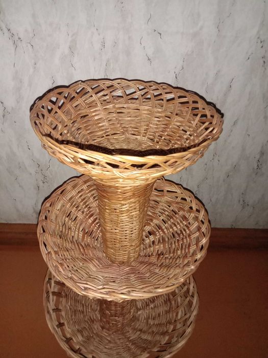 Продам фруктницу с лозы