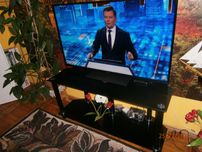 Stolik RTV czarne szklo, chrom dodatki. Atrakcyjny wyglad