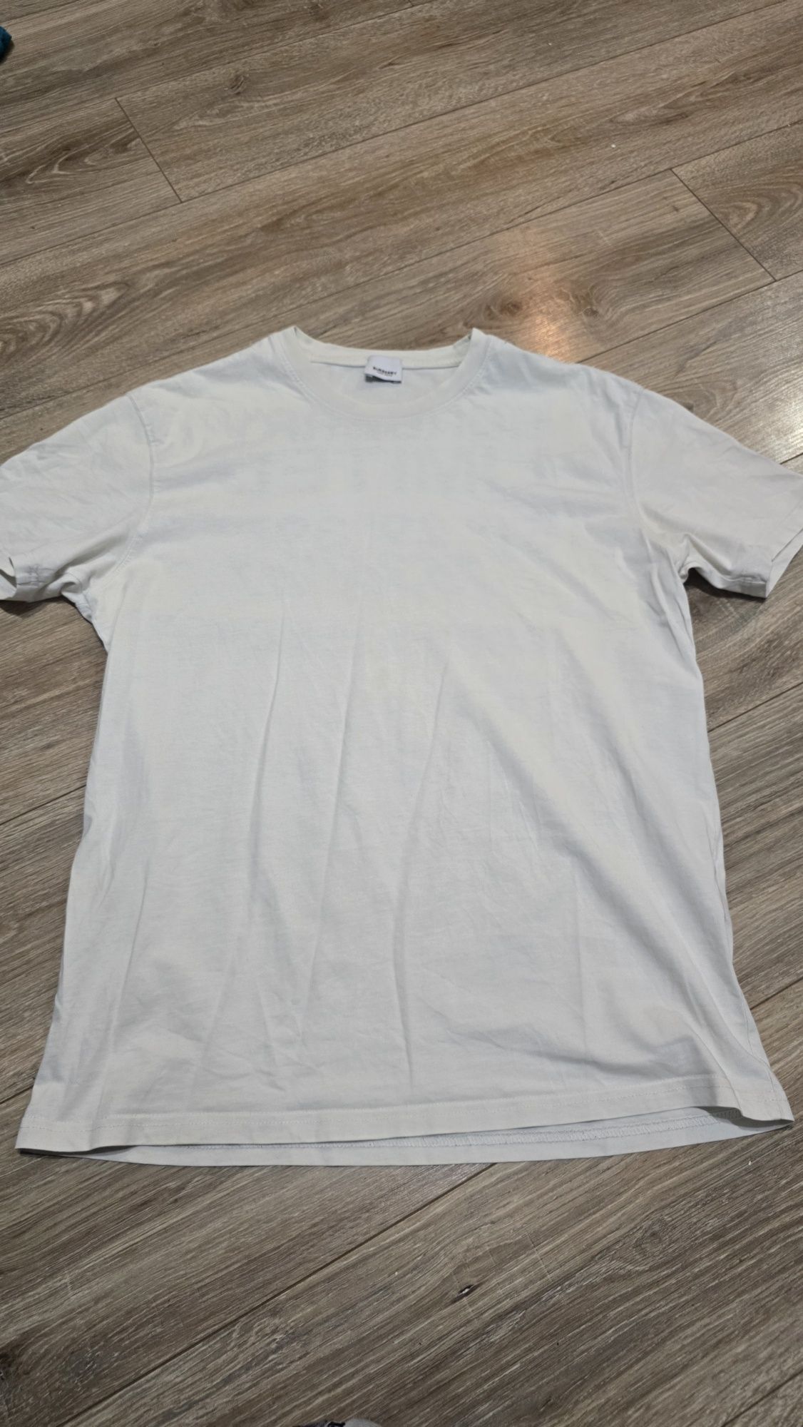 Продам футболку Burberry limited edition