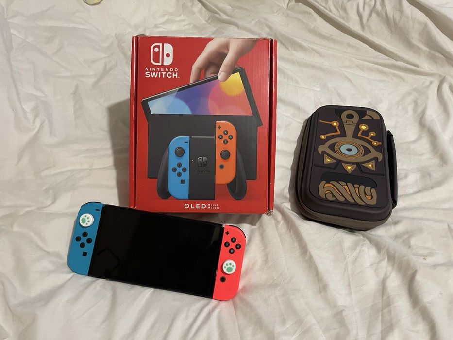 Nintendo switch oled blue/red разом  з трьома іграми  та чохлом