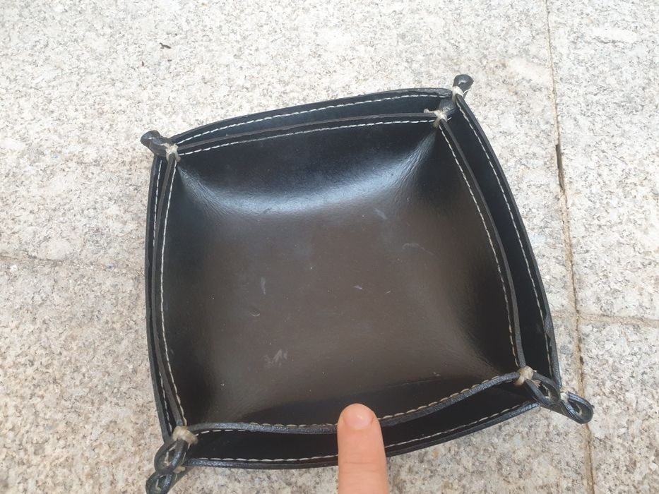Caixas de couro preto