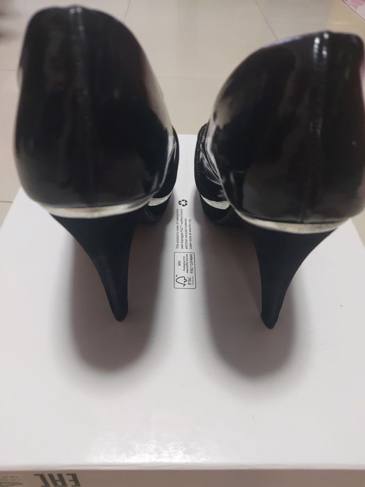 Sapatos feminino de salto alto preto da Just