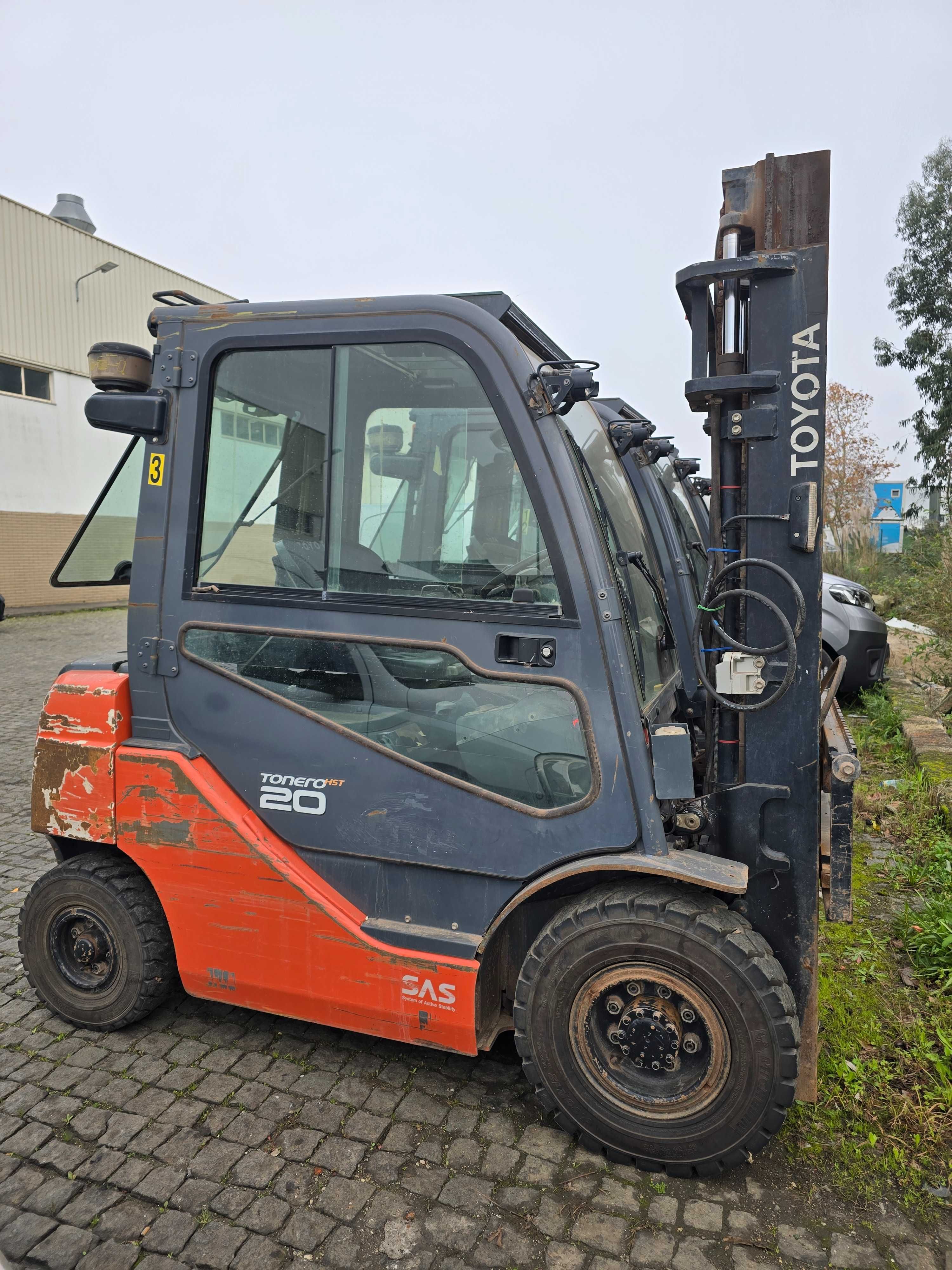 Empilhador toyota Diesel 2.000kgs Ano 2017