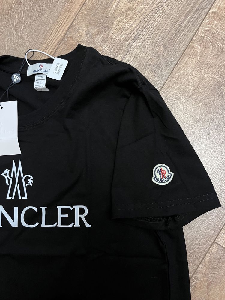 Футболка Moncler