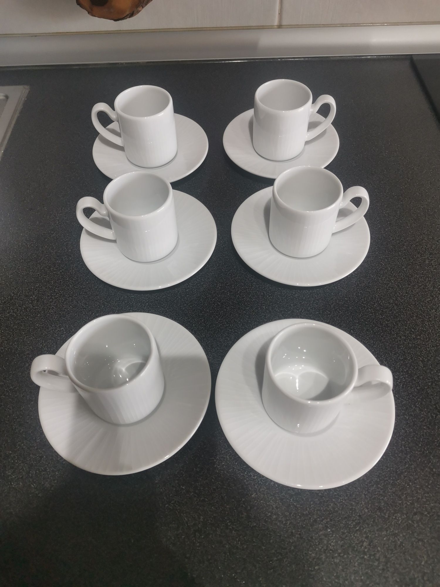 6 Chávenas café com pires

Em óptimo estado