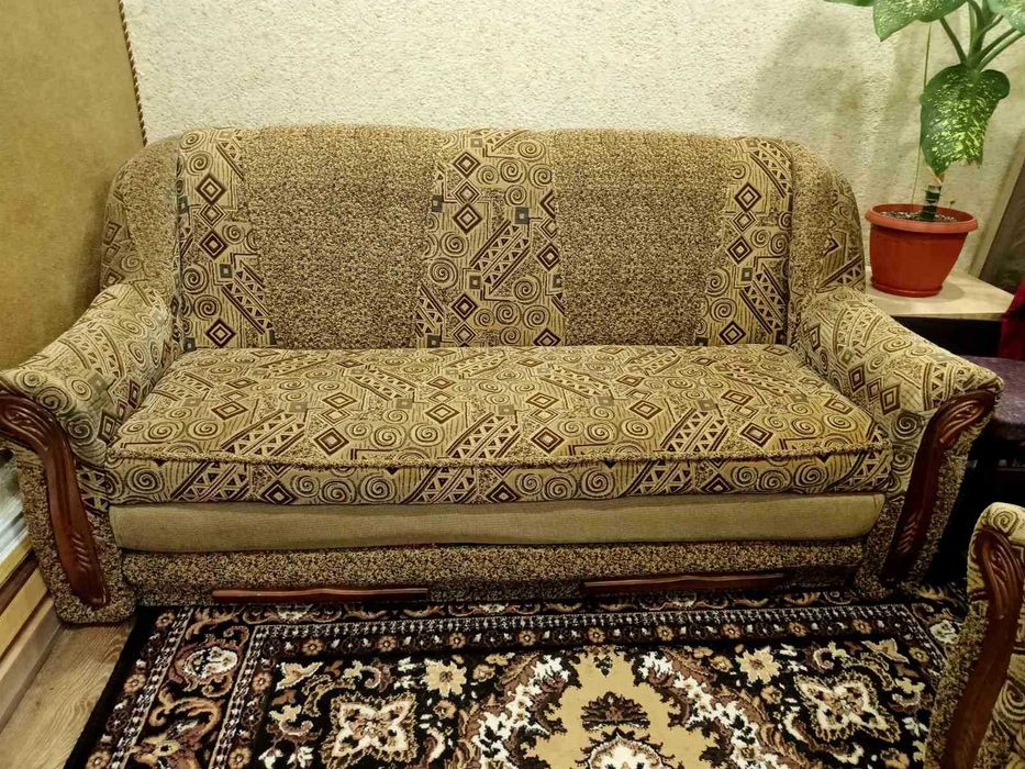 Продам диван і два крісла