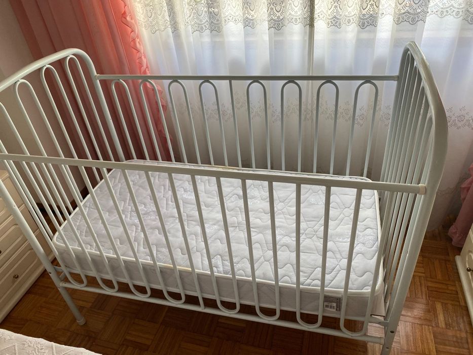 Cama de grades para criança