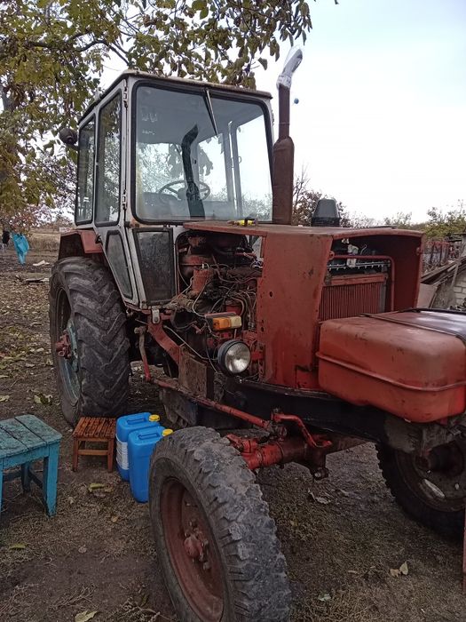 Трактор ЮМЗ-6 в робочому стані