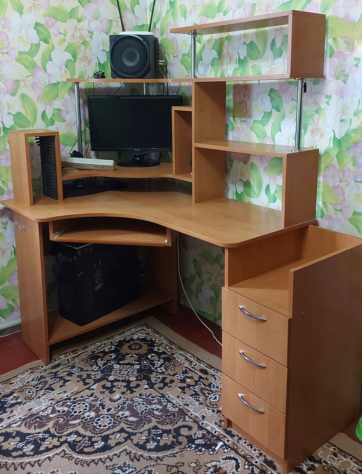 ПРОДАМ! СТОЛ в отличном состоянии