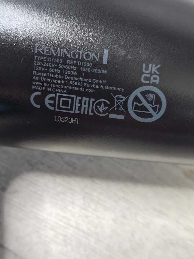 Remington D1500 suszarka do włosów turystyczna  Uniwersalne napięcie