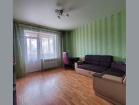 Продам 2-х кімнатну квартиру з гардеробом, поруч метро