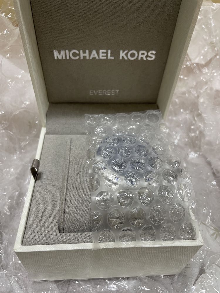 Новий годинник Michael Kors «Everest»