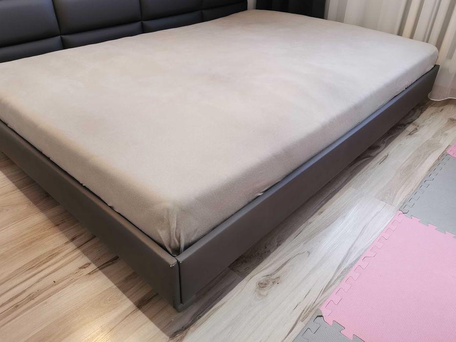 Łóżko sypialniane - stelaż plus materac - 140cm x 200cm - Polecam!