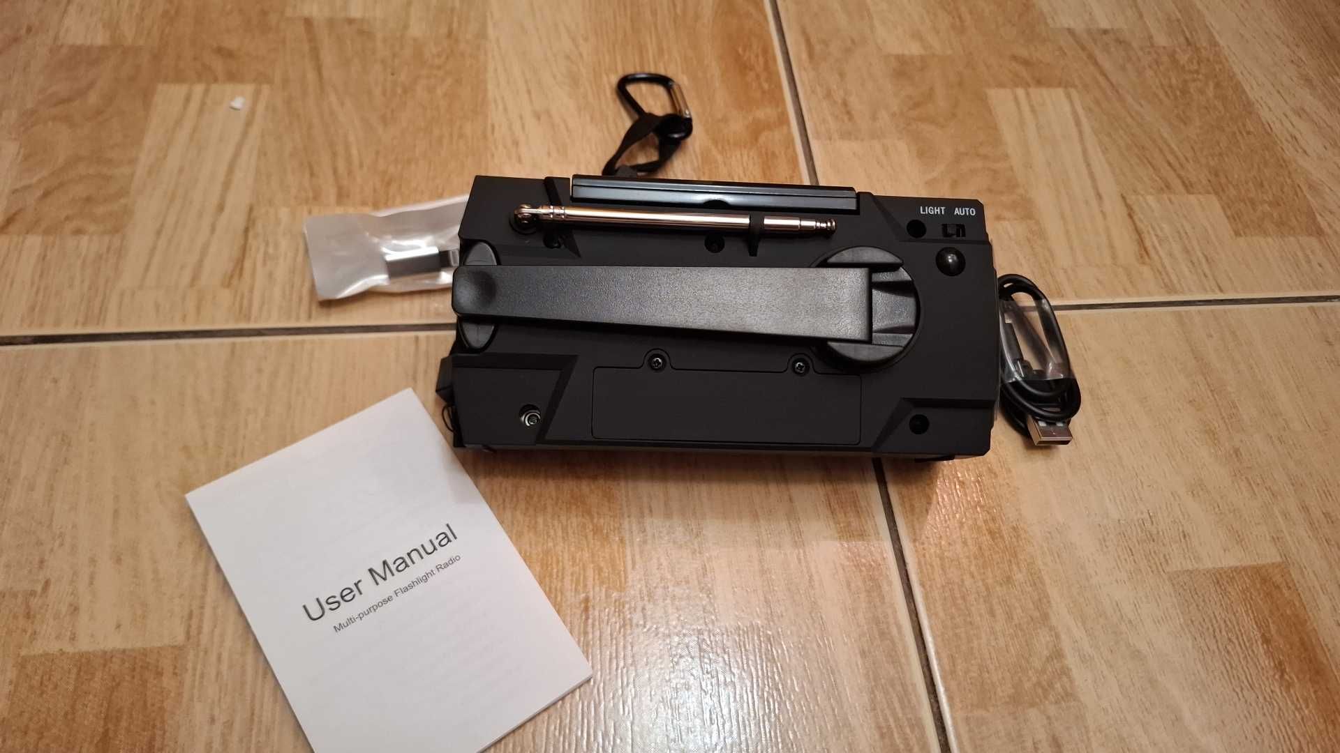 Radio FM AM Latarka Powerbank 3 w jednym