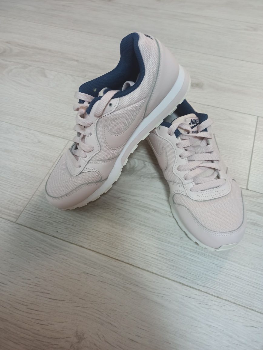 Кросівки для дівчинки Nike Running р.37,5