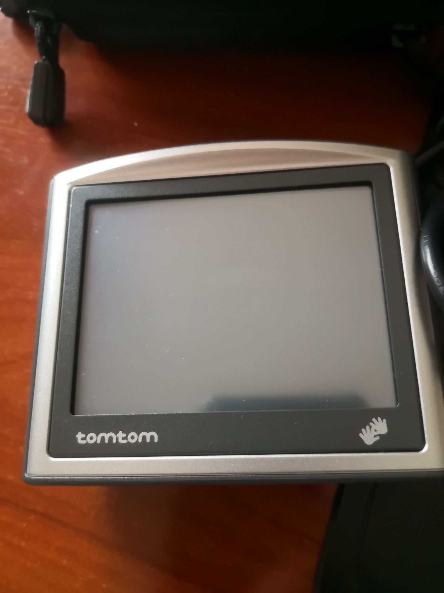 GPS TomTom One (4N00.004.2R) Com estojo e cabo de alimentação