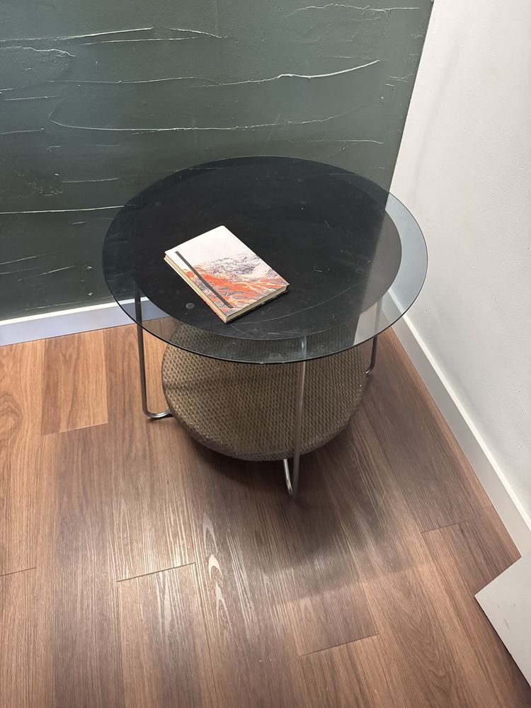 Mesa de apoio elegante em vidro
