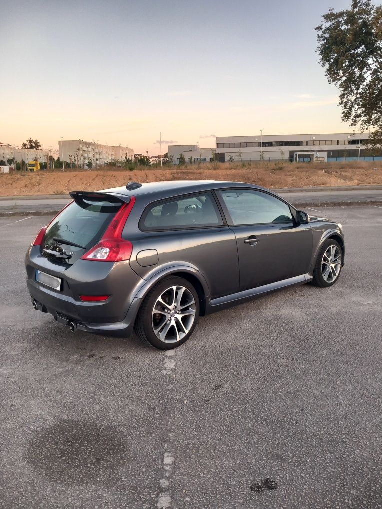 Volvo C30 2.0 D4 R-Design