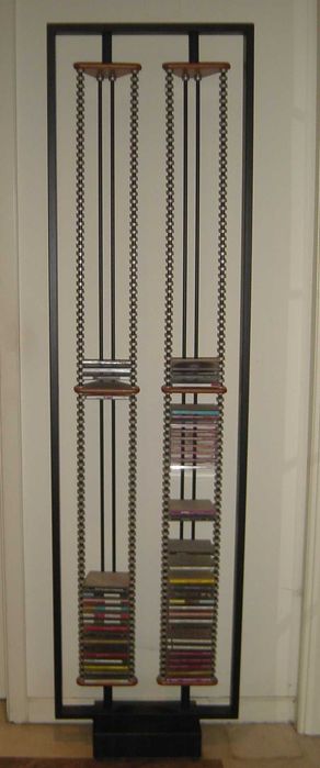 Torre CDs vertical de design italiano c/ capacidade para 168 CDs