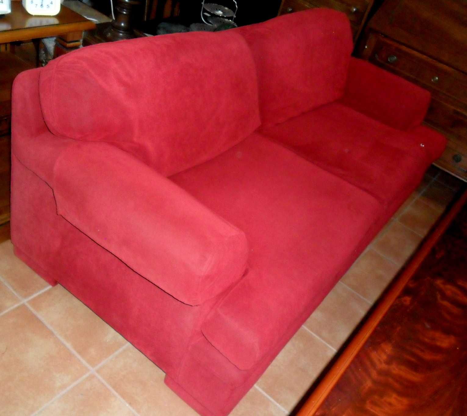 Sofá de três lugares