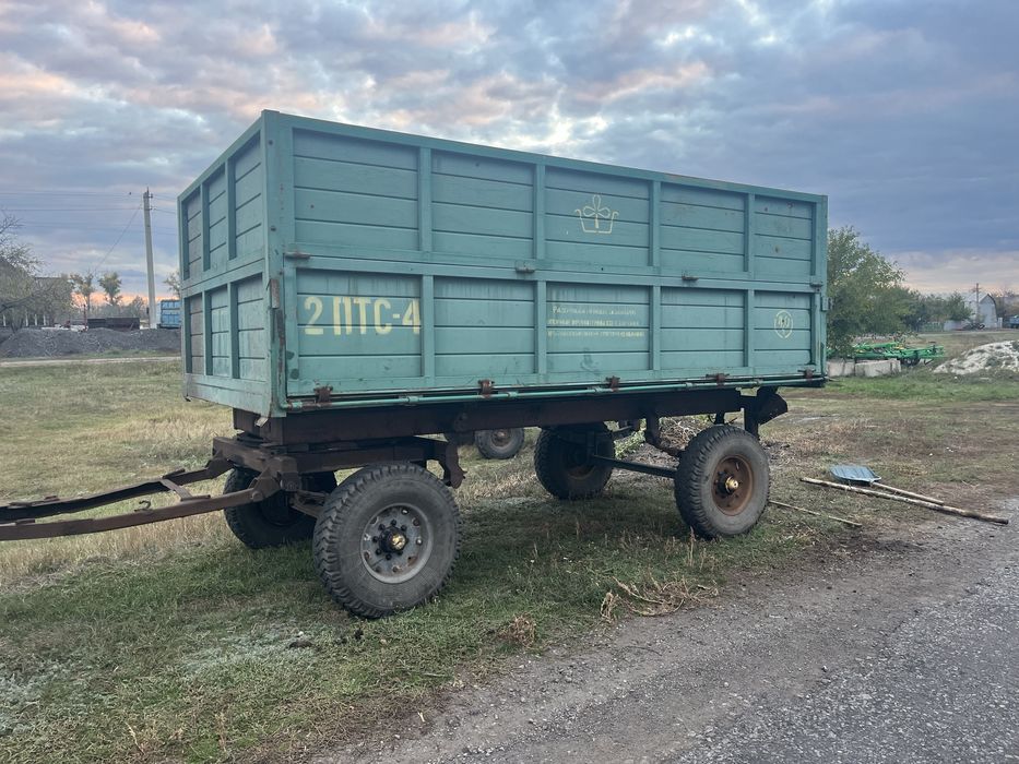 Продам тракторний причеп 2птс4