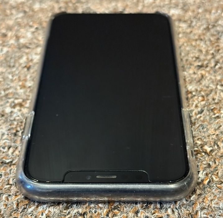 iPhone XR 64GB czarny – szybka Belkin + etui Apple + ładowarka