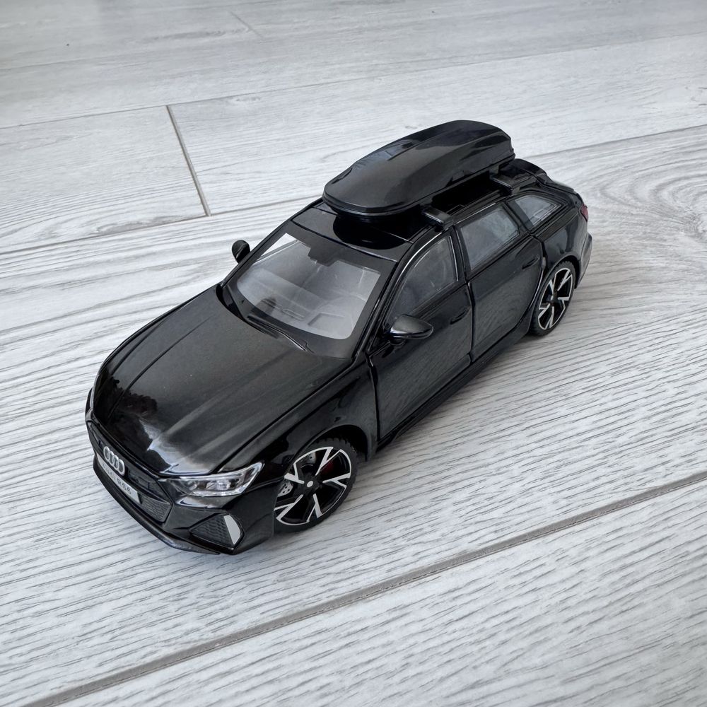 Колекційна модель автомобіля Audi RS6 • 1:32
