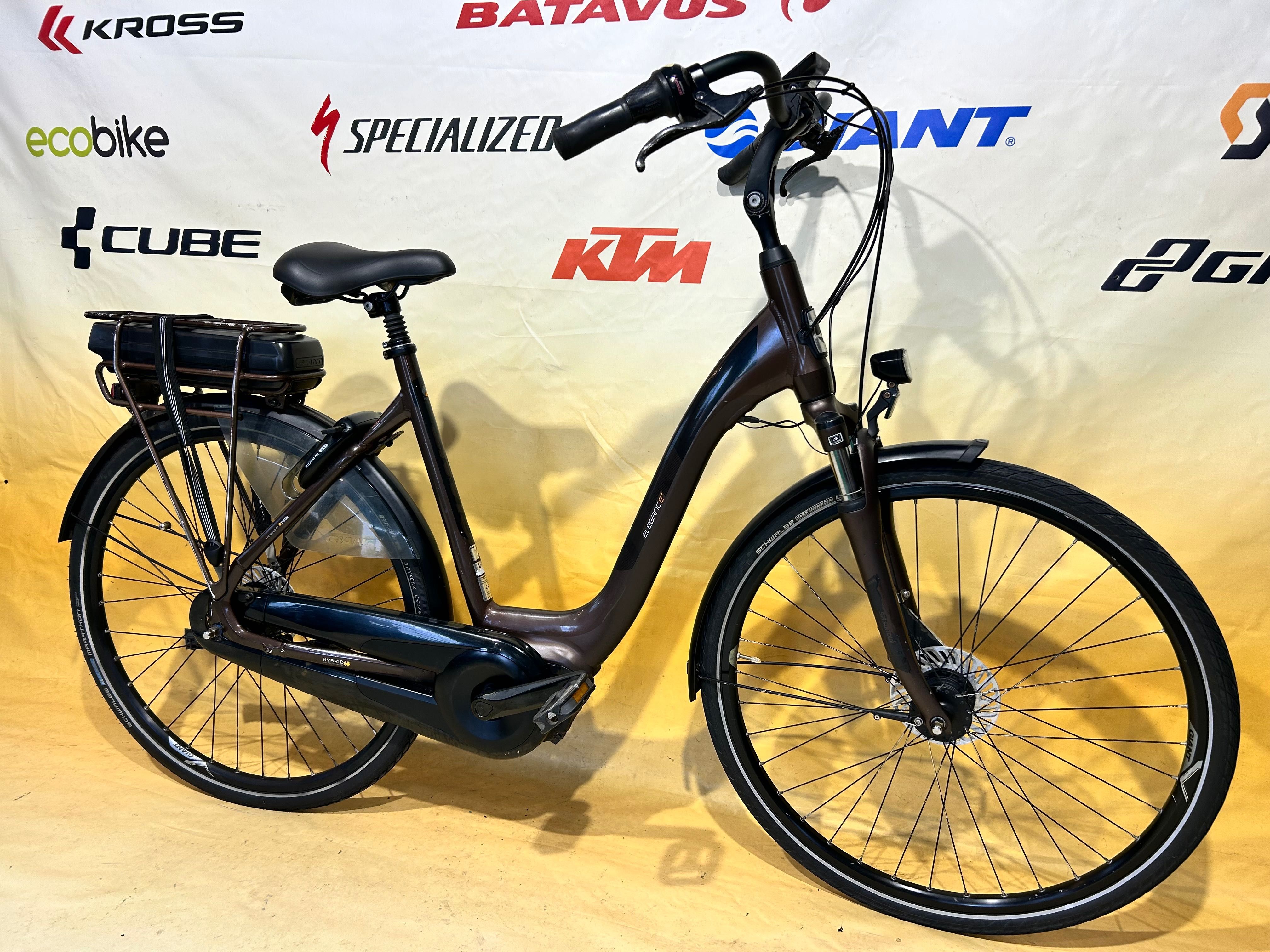 Rower Elektryczny Giant Elegance+ /centralny napęd Yamaha , rozmiar L/