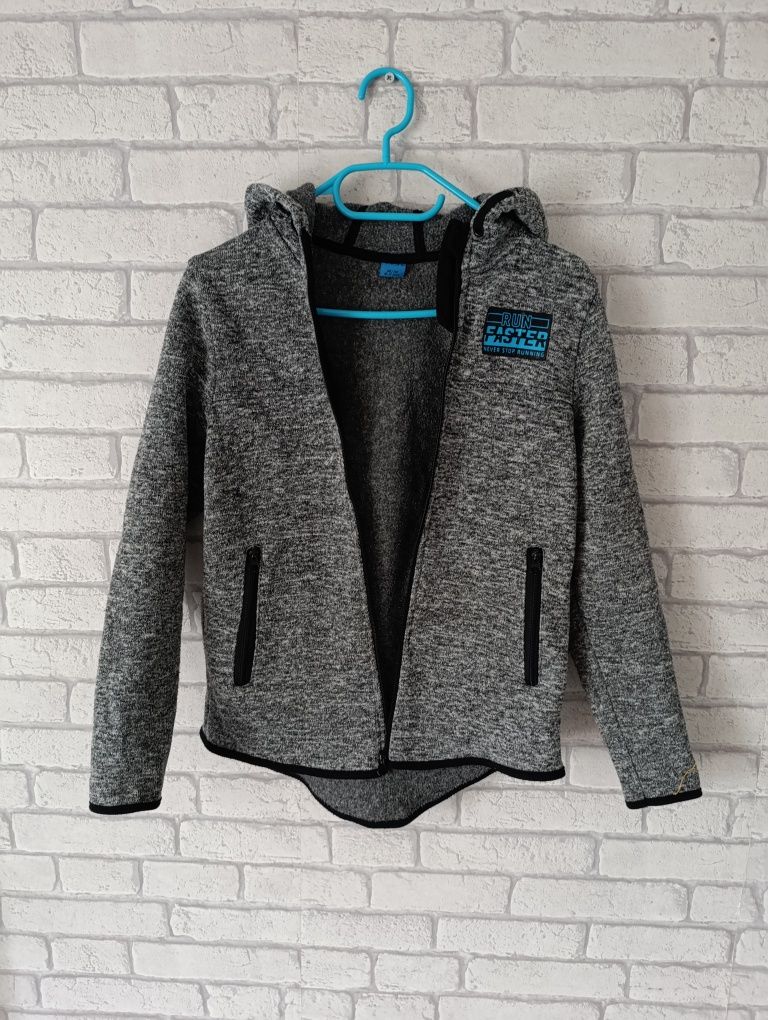 Chłopięca bluza 146/152 z kapturem