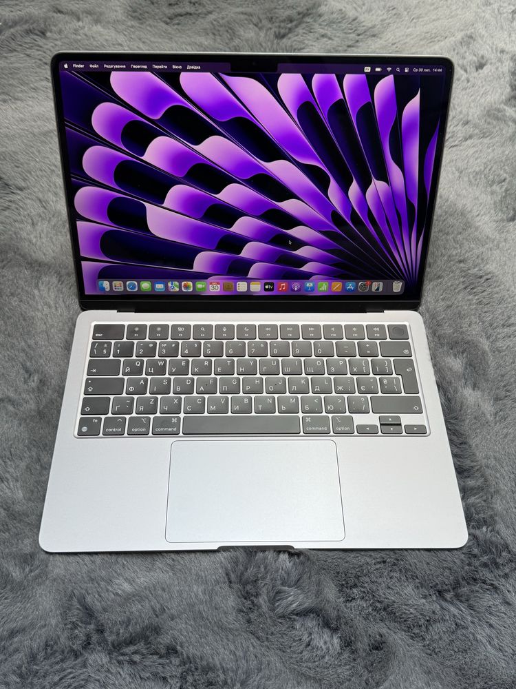 Продам MacBook Air M2 (256 GB, Space Grey)