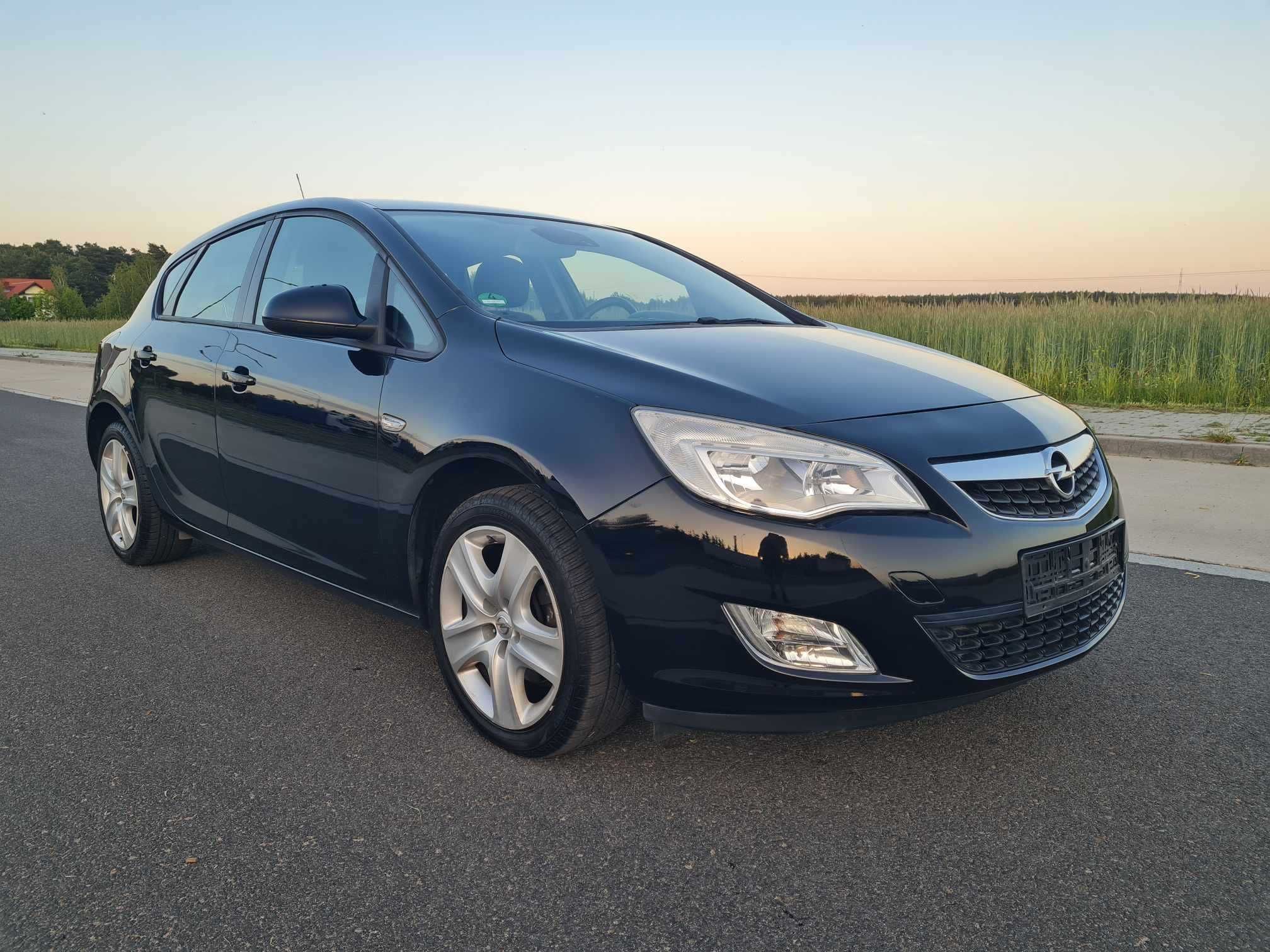 Opel Astra j hatchback 1.7 diesel 110km climatronic