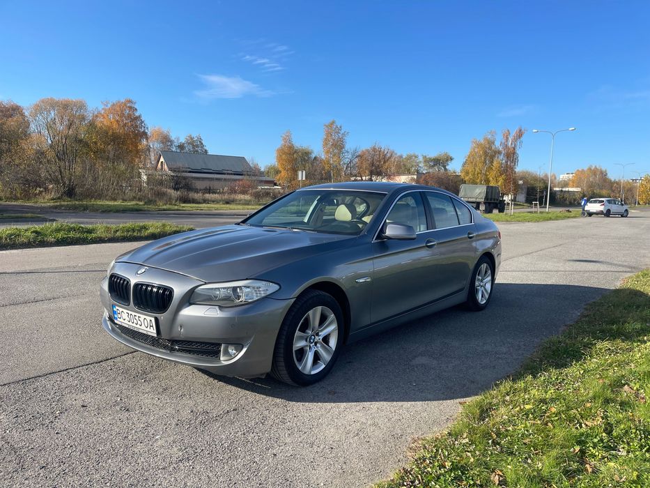 Автомобіль BMW 5 2012 року