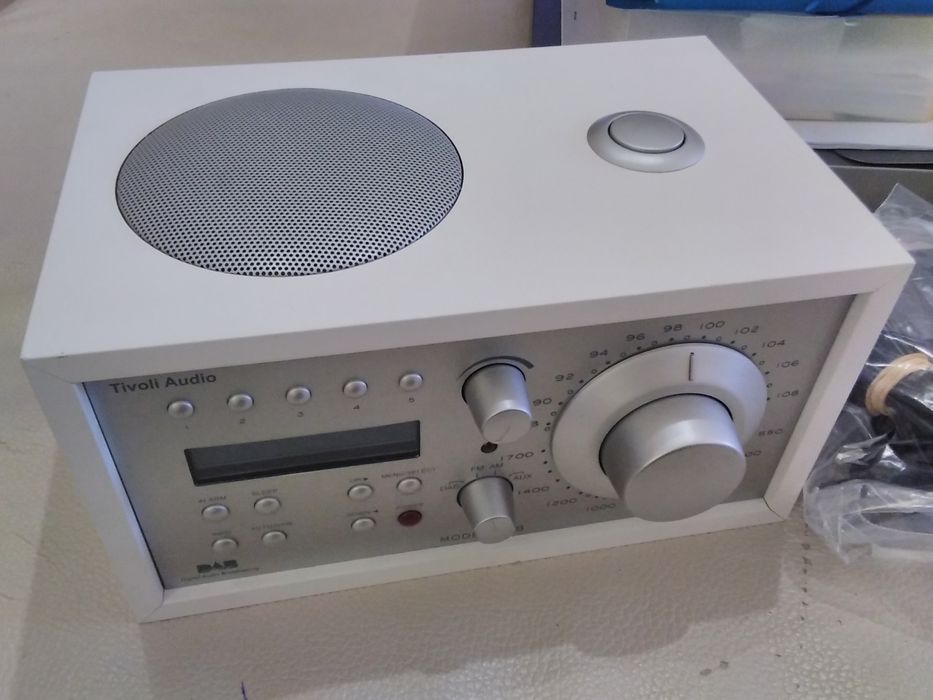 Rádio TIVOLI ótimas condições Oportunidade Último Preço para despachar