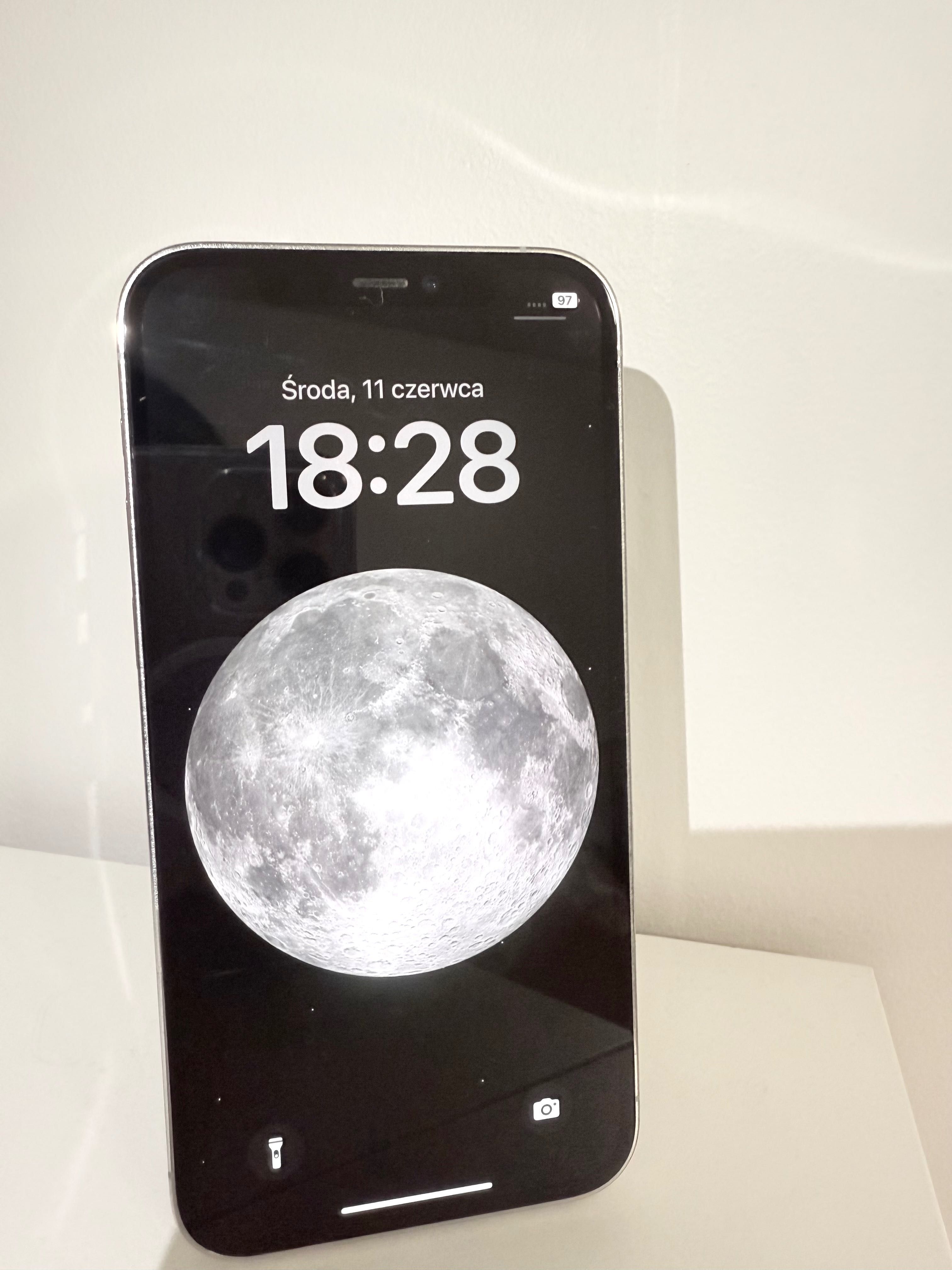 iPhone 12 Pro Srebrny