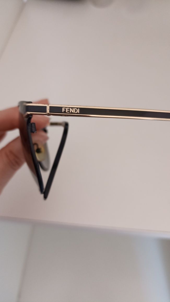 Óculos de sol  em metal Fendi originais