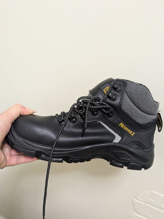 Взуття робоче нове