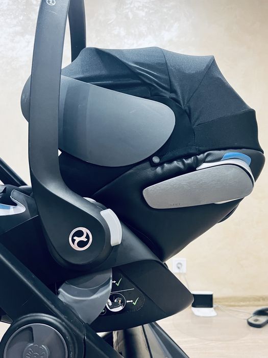 Автокрісло Cybex Cloud Z i-Size Ferrari Victory Black