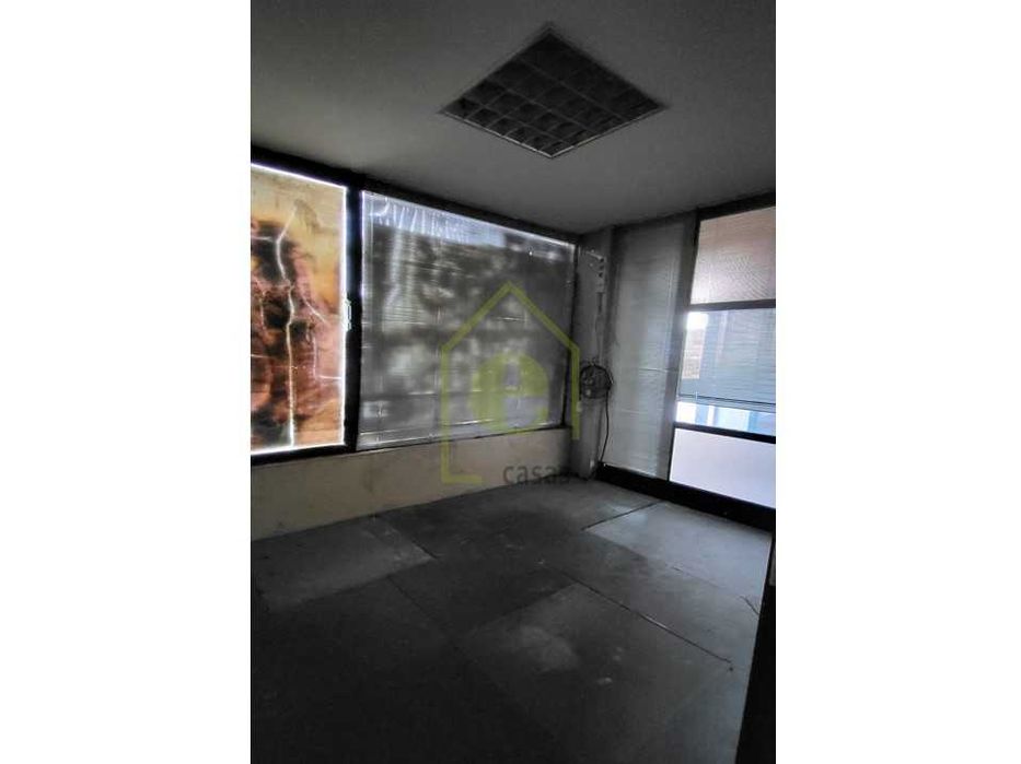 Ampla Loja na Póvoa de Santo Adrião