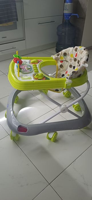 Дитячі ходунки bambi