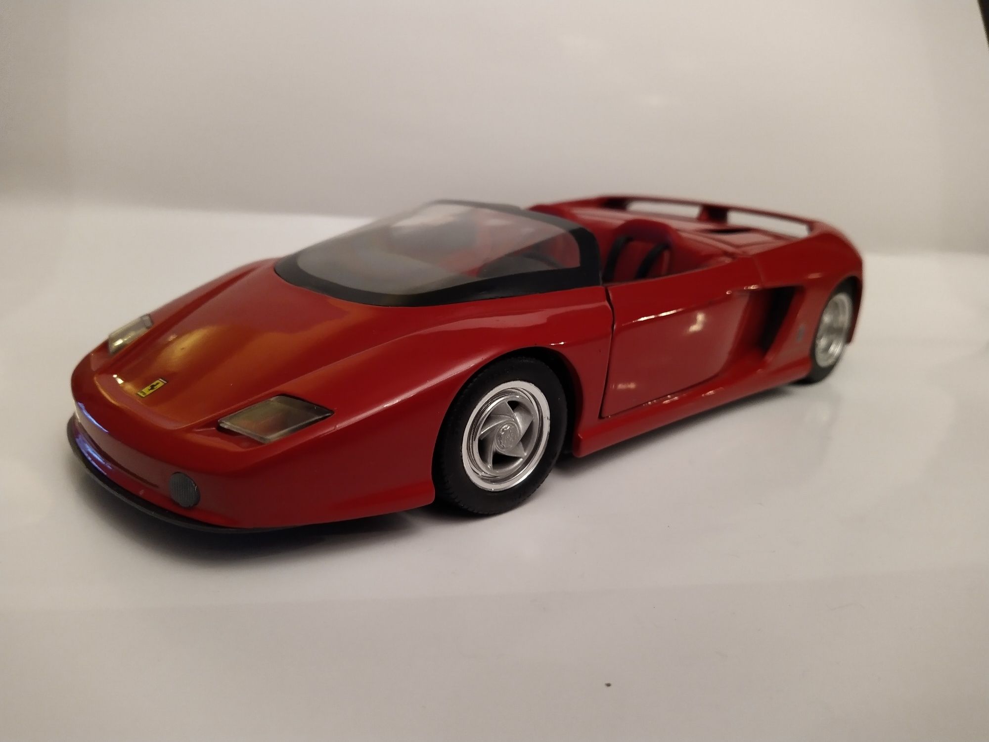 Ferrari Mythos Skala 1:18 Revell