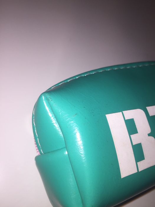 Estojo dos BTS verde água