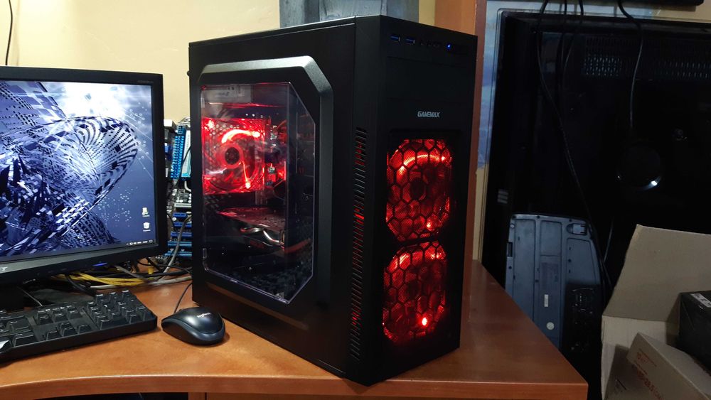 8 -ядер 16 потоків. 3,4 ГГц, RAM 32 ГБ, RX 570 8Gb, 128 Gb SSD, 2TbHDD