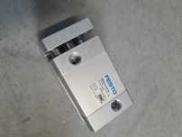 Siłownik kompaktowy ADNGF-32-25-P-A (554242) - FESTO