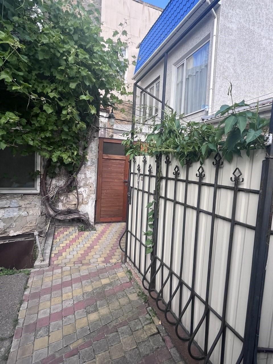 Квартира на земле возле Музкомедии (3-154-071)