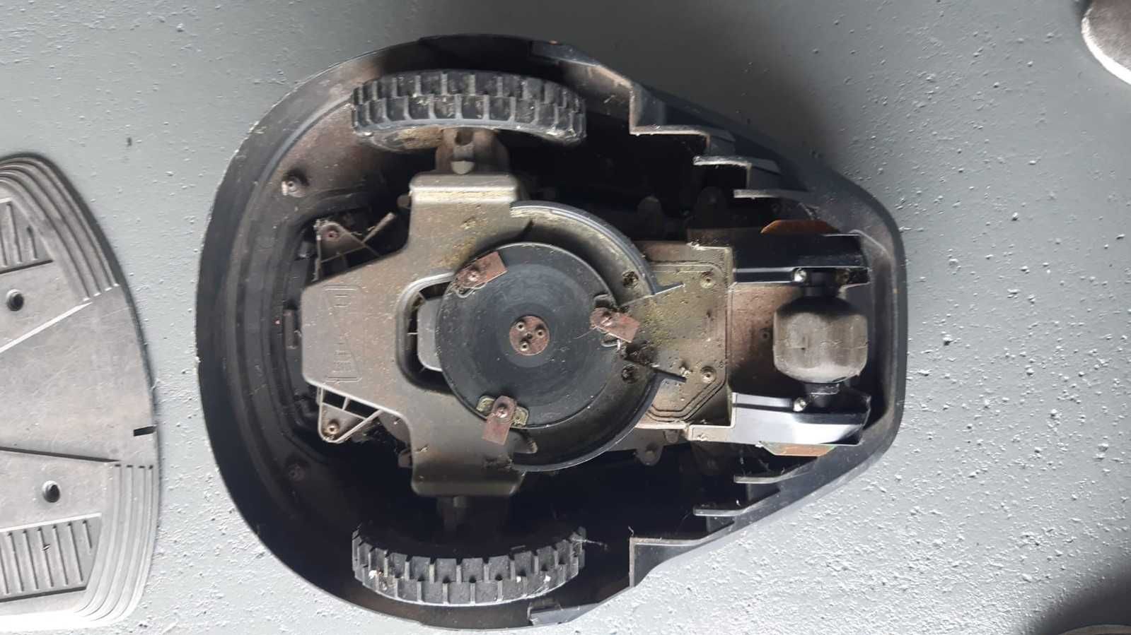 Kosiarka robot koszący Gardena r40li+PIN+zasilacz+stacja+kabel+szpilki