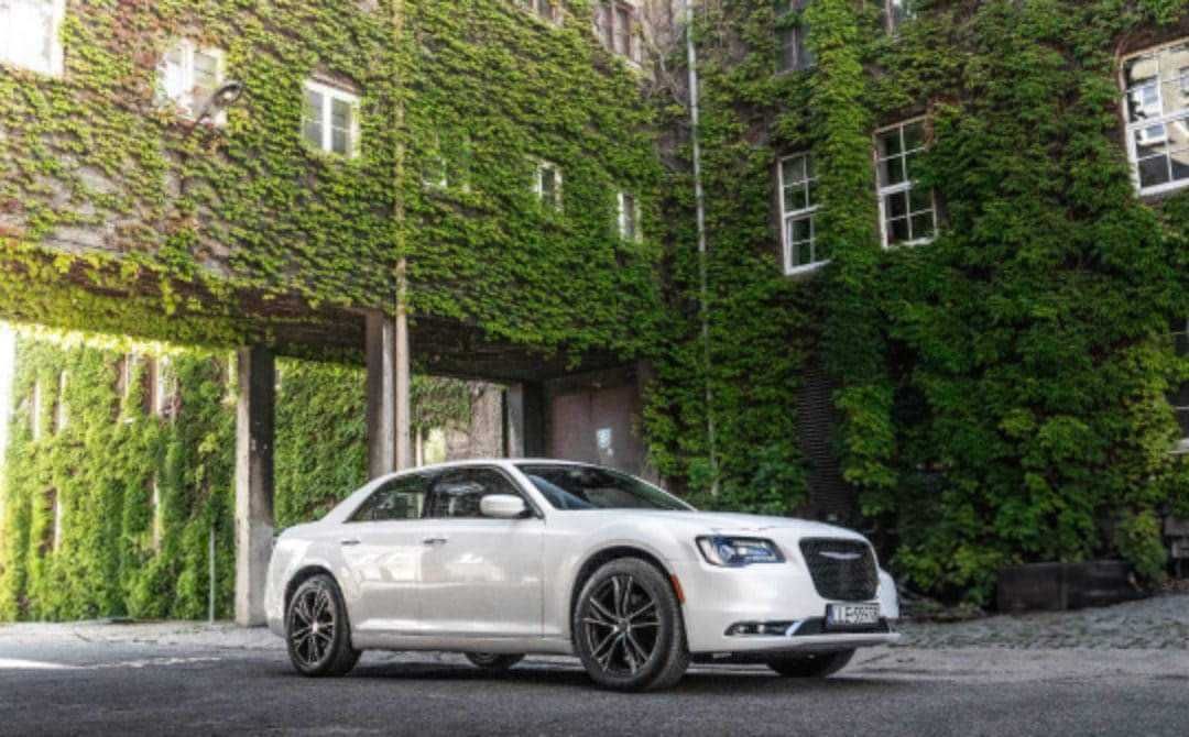 Auto na wesele ,Chrysler 300c biała perła na ślub ,wesele