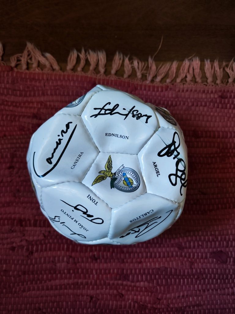 Bola autografada Benfica