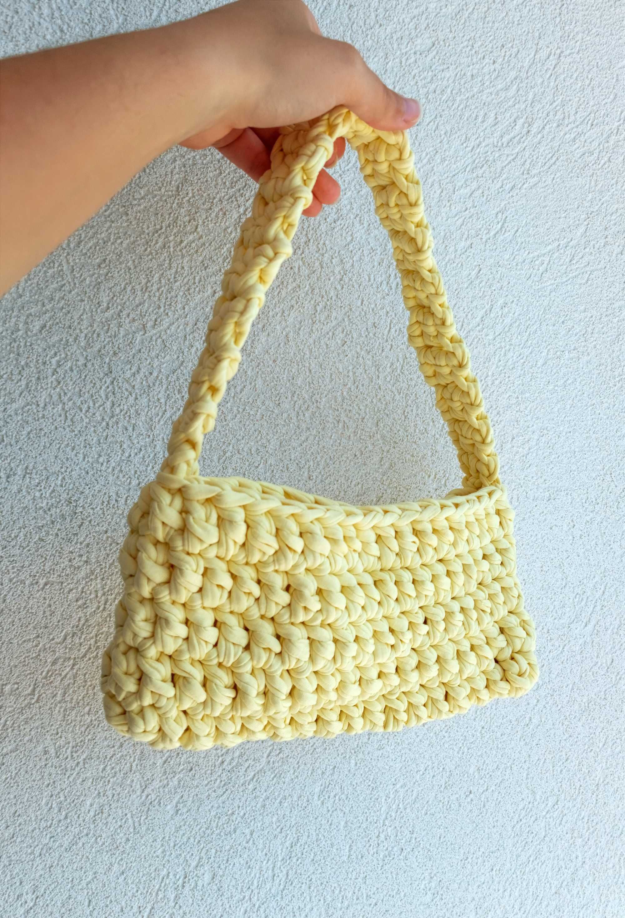 Bolsas em crochet feitas à mão