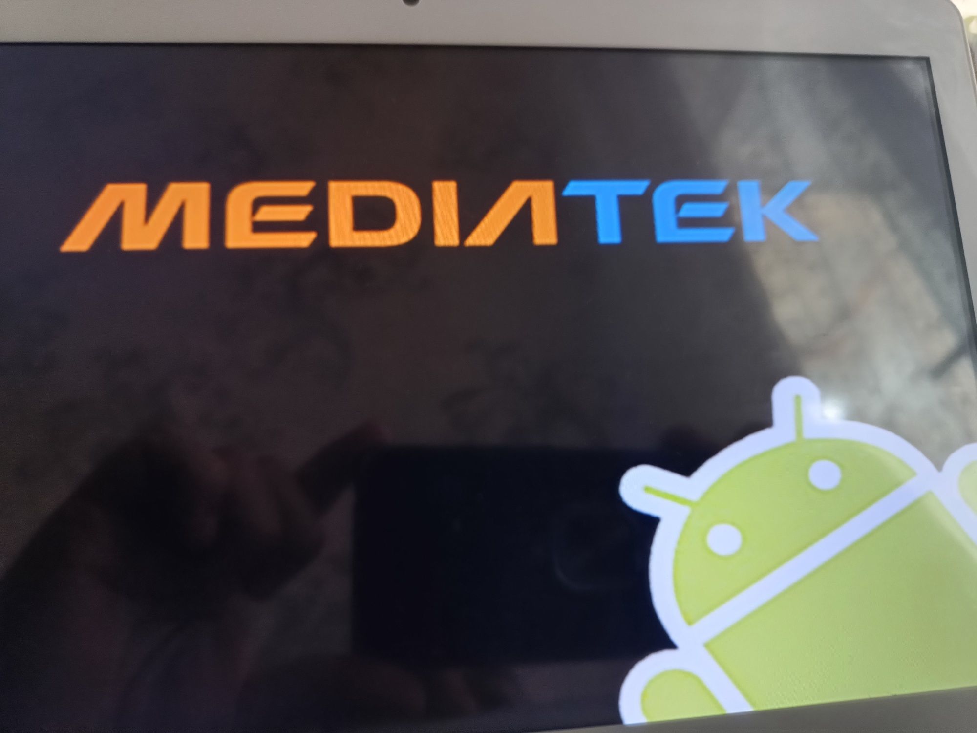 Планшет Meberry 10.1 Inch IPS Screen Technology та IPad MC960ll/A